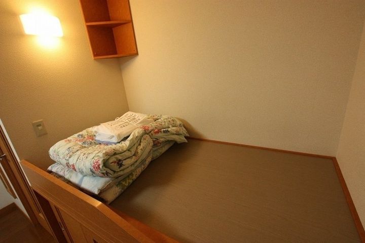 レオパレスエクレール鬼無107の寝室