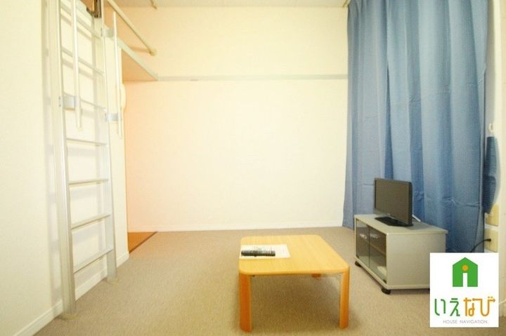 レオパレスラポール松福206の居間