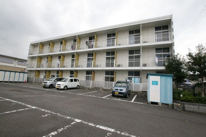 レオパレスラポール松福206の外観