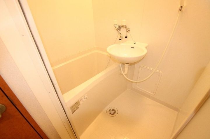 レオパレスK&S207の風呂