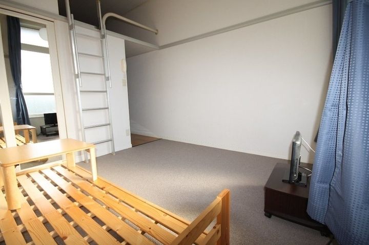 レオパレス坂出205の居間