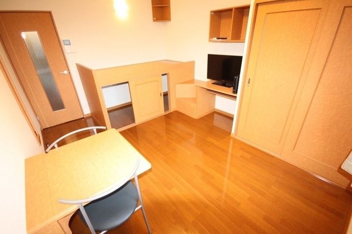 レオパレス西汐入リバーサイド206の居間