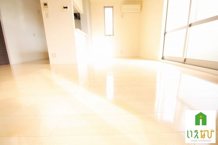 パインテイル B棟102の居間