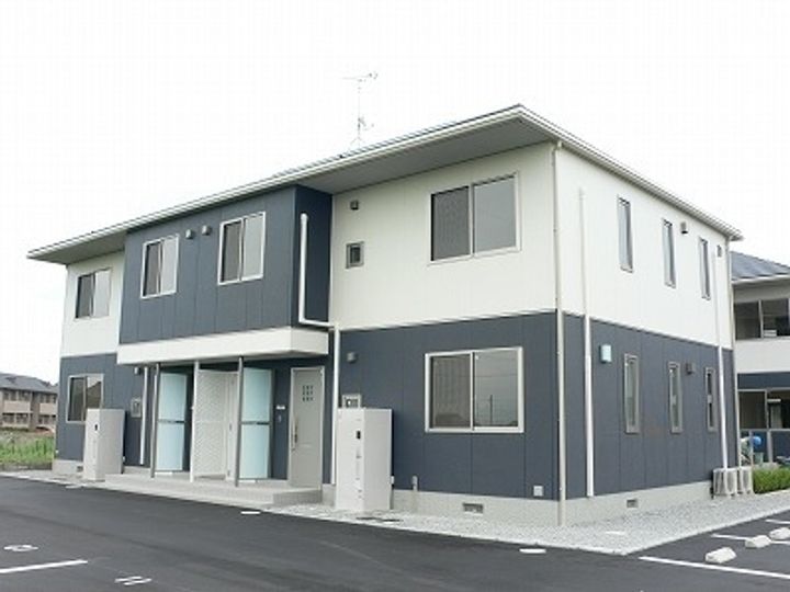 パインテイル B棟102の外観