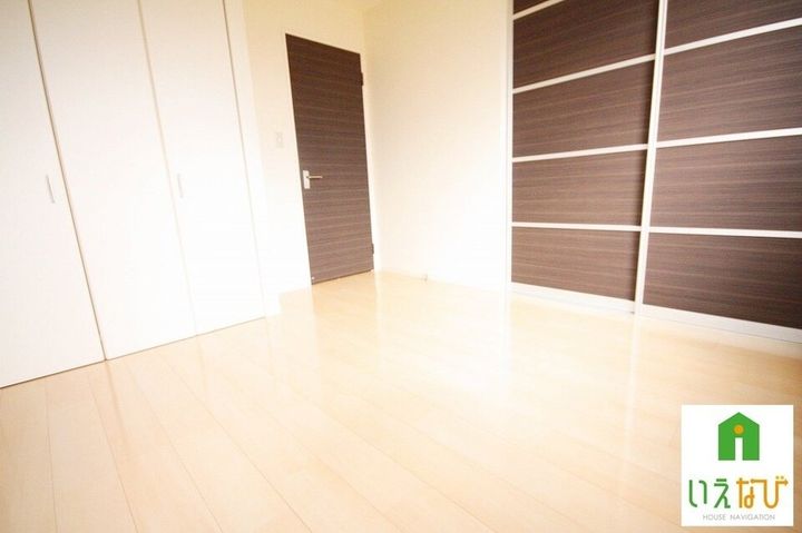 パインテイル B棟102の居間