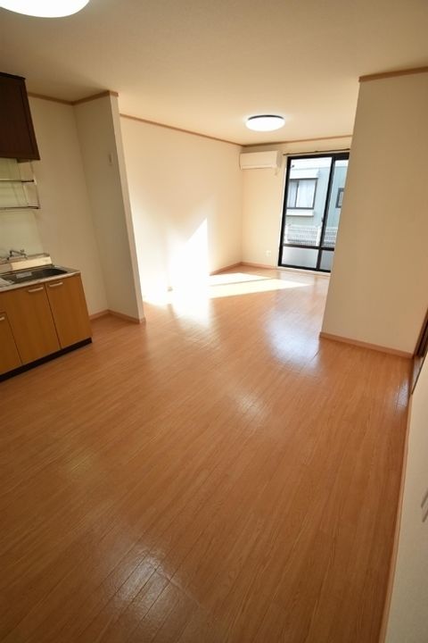 メゾン・ド・アムール A棟102の居間