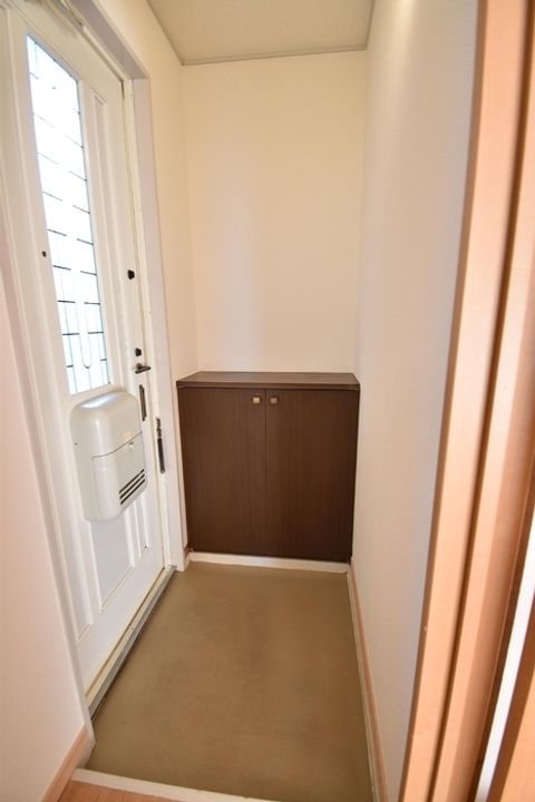 メゾン・ド・アムール A棟102の玄関