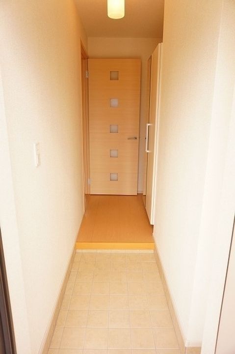 ラティナ クレール101の玄関