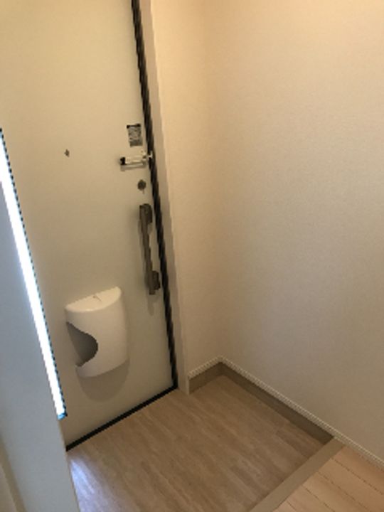 アヴィオン102の玄関