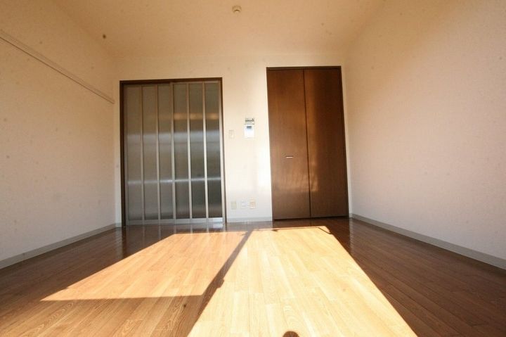 ディアス中塚A棟202の居間