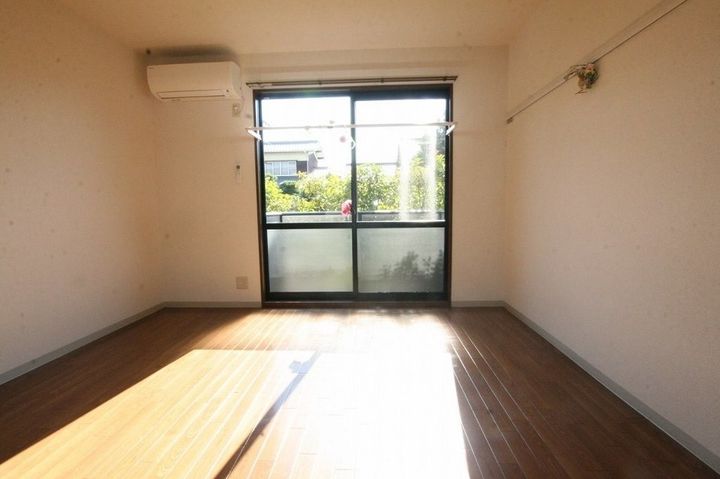 ディアス中塚A棟202の居間