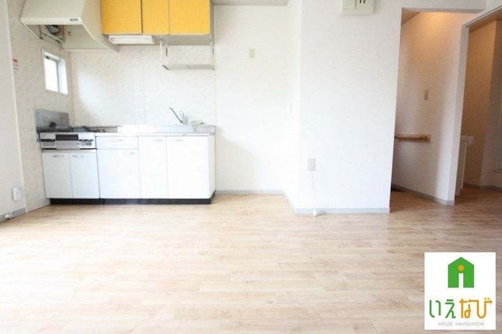 グリーンガーデンA棟102の居間