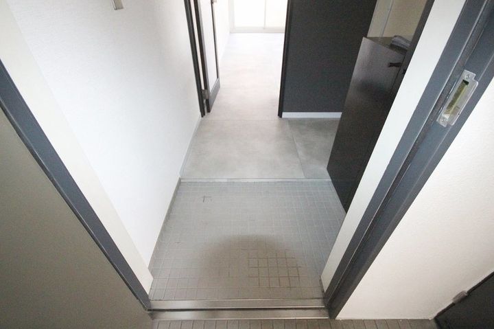 R-RESIDENCE TAKAMATSU1003の玄関