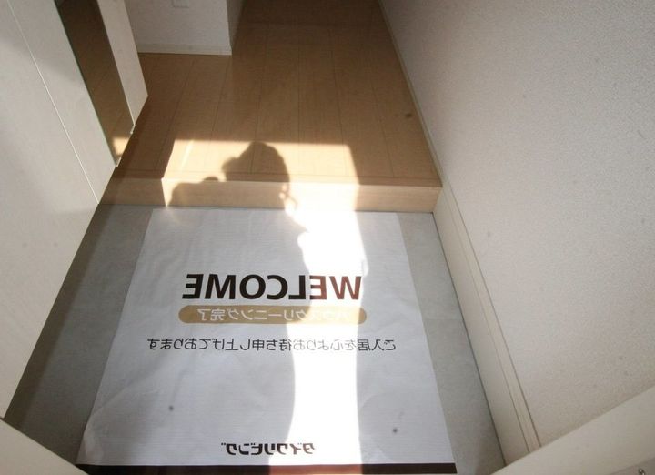 ガーデンクォーツ B棟201の玄関