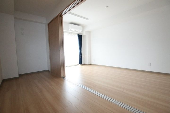 フォレスト林町105の居間