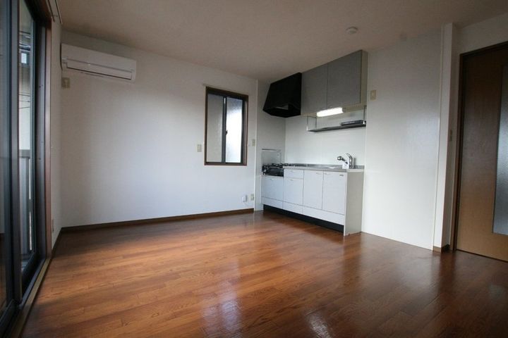 フローラルアベニュー藤田202の居間