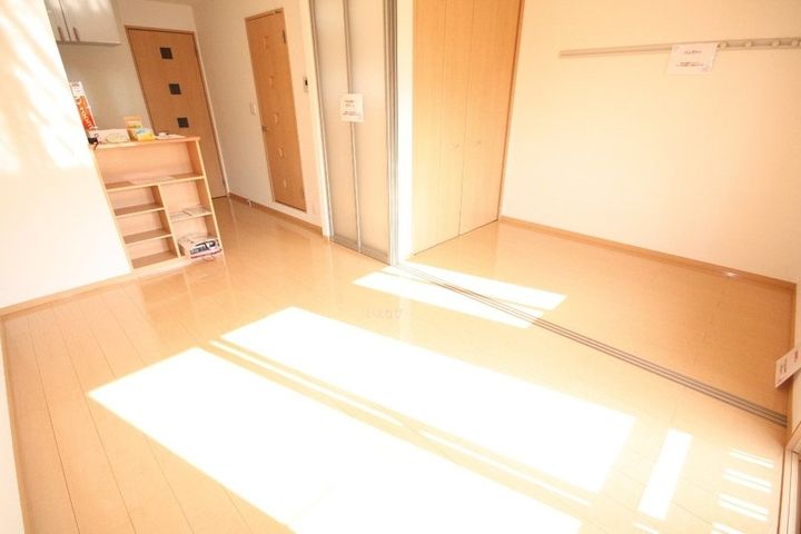 ユーラナス木太101の居間