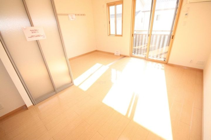 ユーラナス木太101の居間