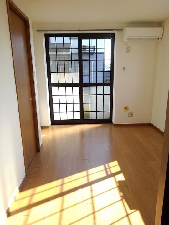 ハイランドさぬき B101の居間