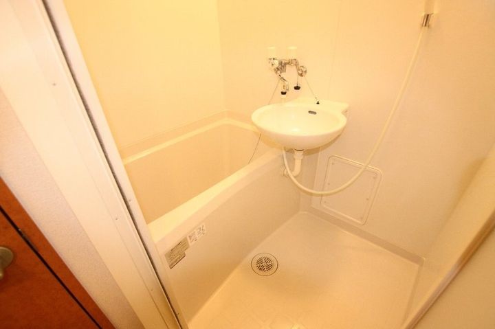 レオパレスダンダンめぐみ210の風呂