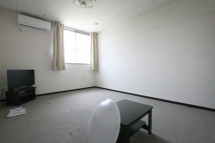 レオネクストボレロ三条202の寝室