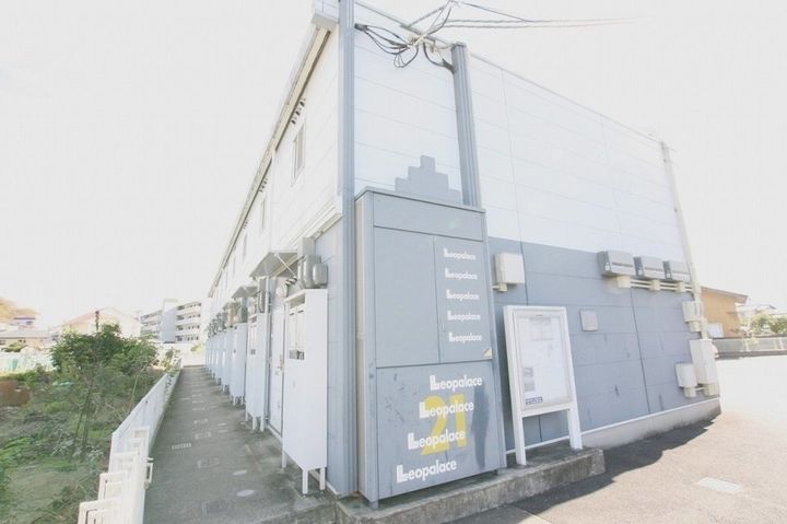 レオパレス栗林南106の外観