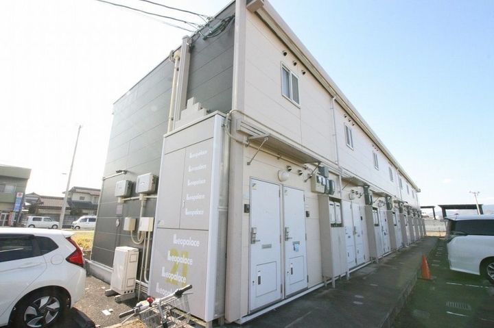 レオパレスアントラー205の外観