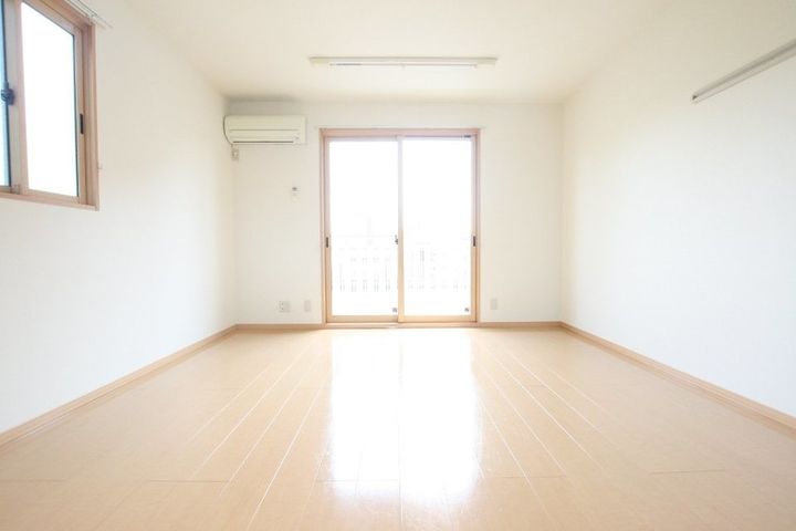 パラディー森塚203の居間