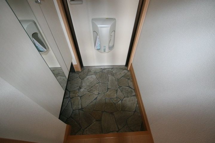 パラディー森塚203の玄関