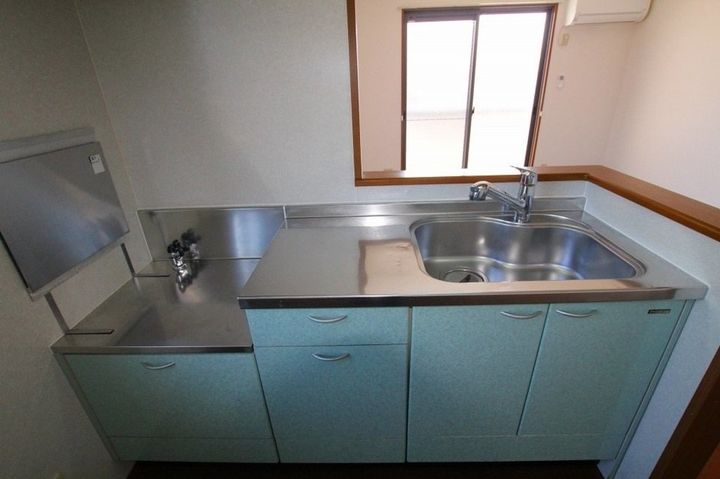 リビングタウン松縄 C棟101のキッチン