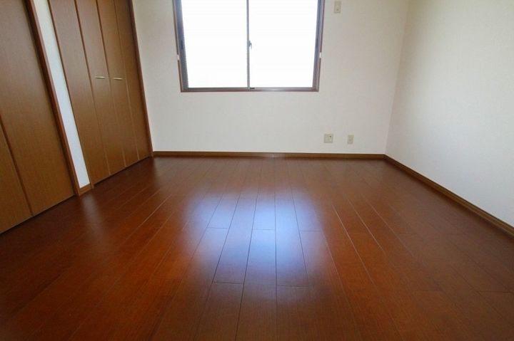 リビングタウン松縄 C棟101の寝室