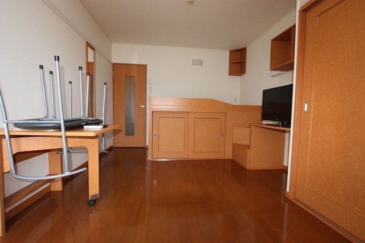 レオパレスポートビレッジ104の居間