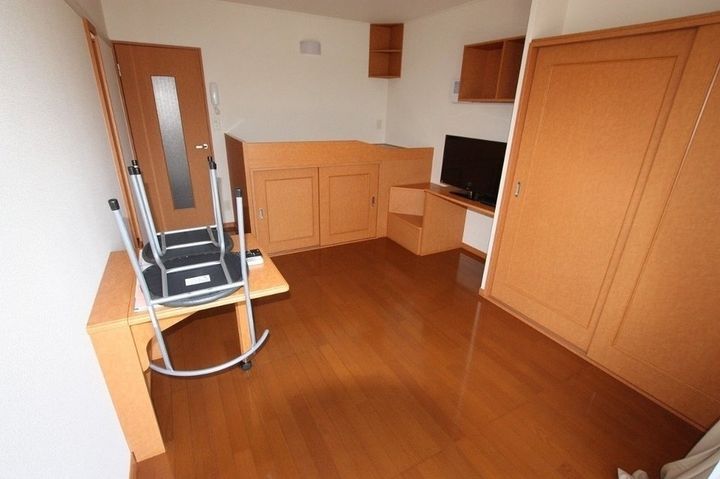 レオパレスポートビレッジ104の居間