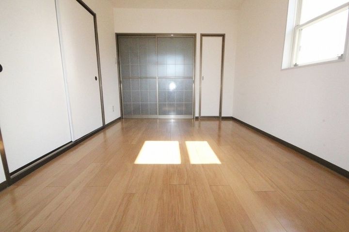 エメロード成合101の居間