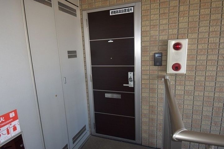 ロータス宇多津301の玄関