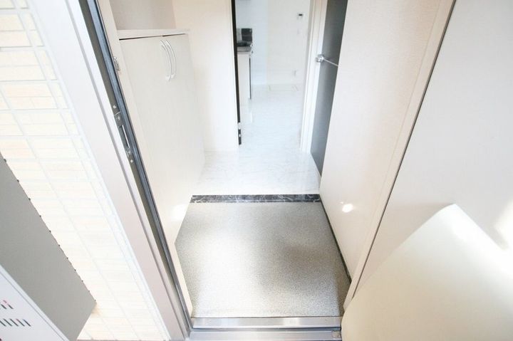 MiuMu A棟103の玄関