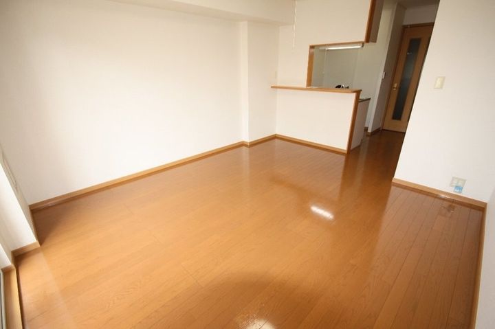 ロイヤルスクウェア 一宮Ⅱ104の居間