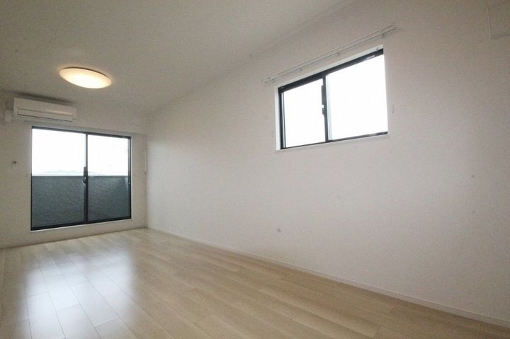 サニープレイスⅢ201の居間