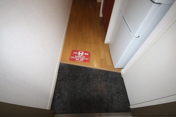 レオパレスSeto Lands K&K205の玄関