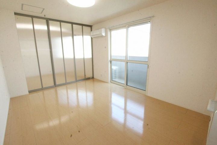 コートダジュール高松中央102の居間