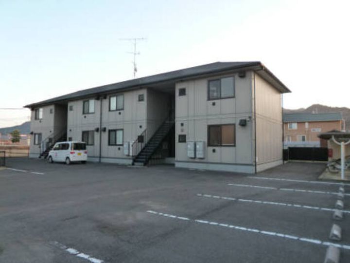 イースト・16 C棟103の外観