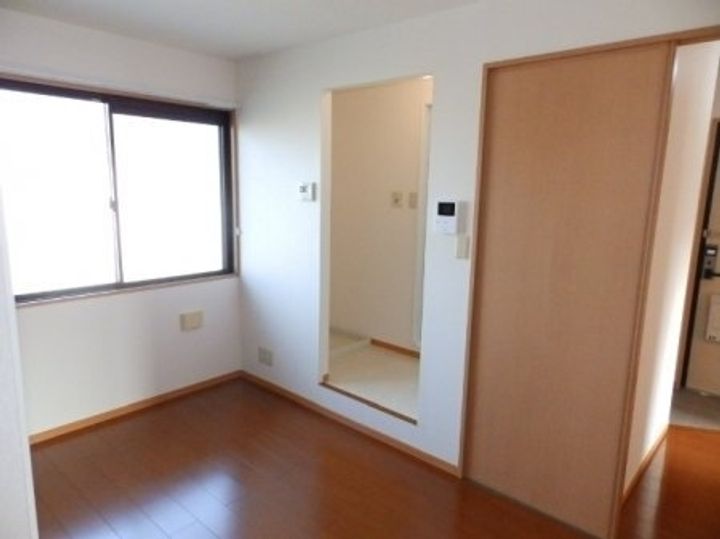 イースト・16 C棟205の居間