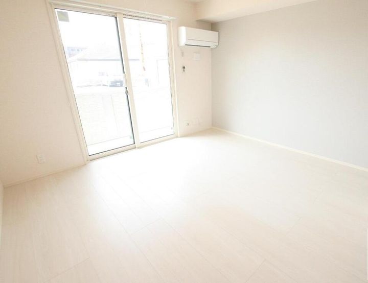 ラナ マラキ B棟101の居間