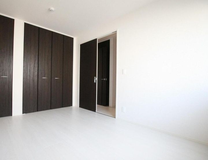 ラナ マラキ B棟101の居間