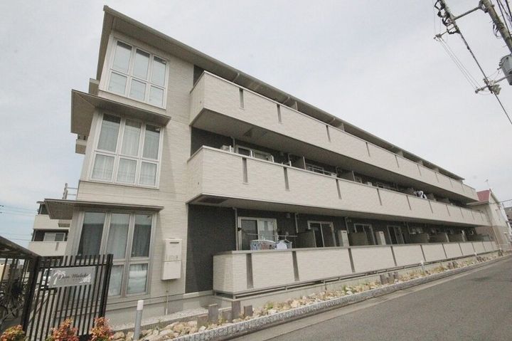 ラナ マラキ B棟101の外観