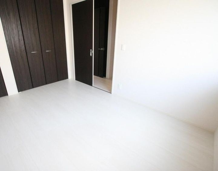 ラナ マラキ B棟101の居間