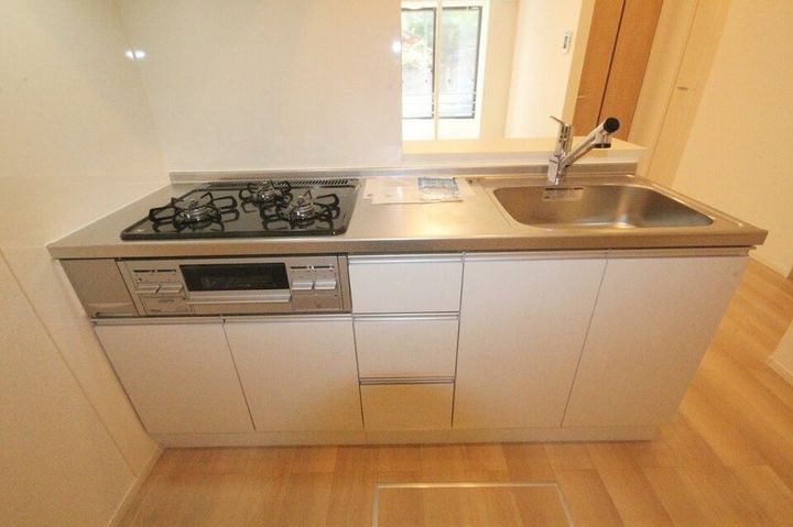 アンフィニ セレニテⅢ104のキッチン