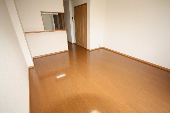 ロイヤルスクウェア 一宮Ⅰ101の居間