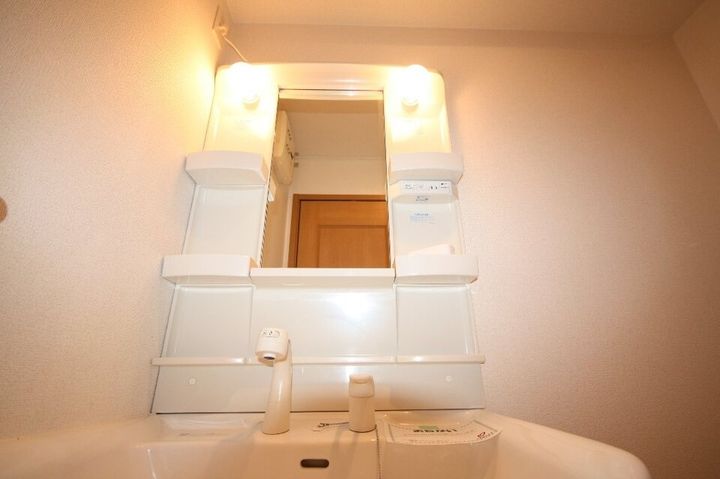 ロイヤルスクウェア 一宮Ⅰ101の玄関