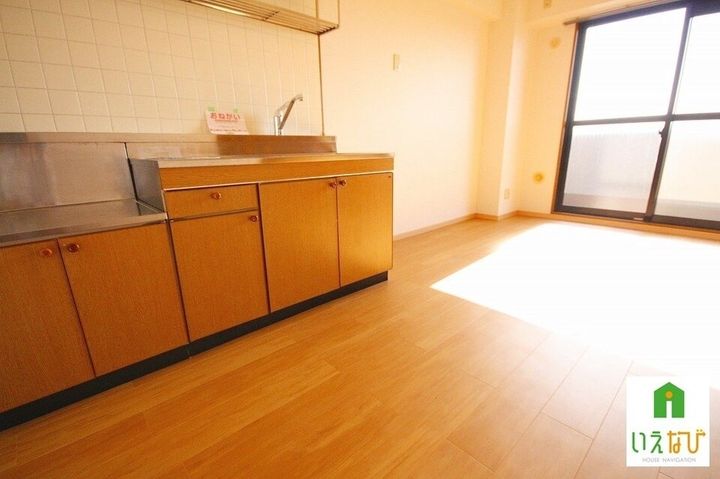 アメニティ屋島403の居間